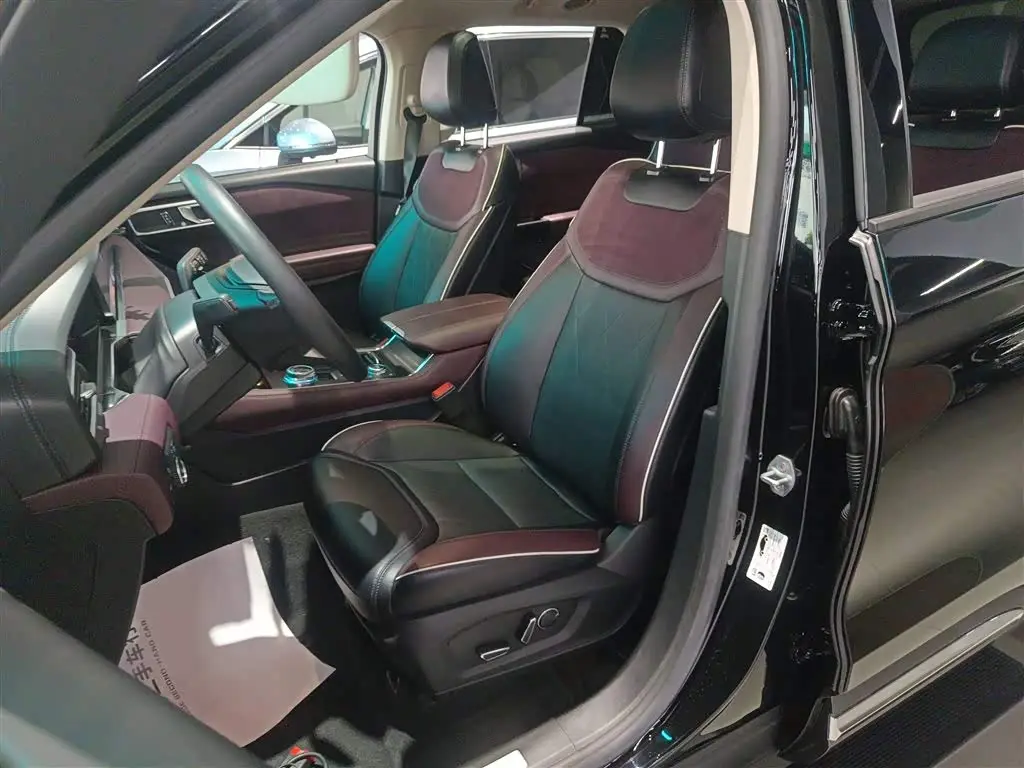 Ford Explorer 2023 — Photo 15/20