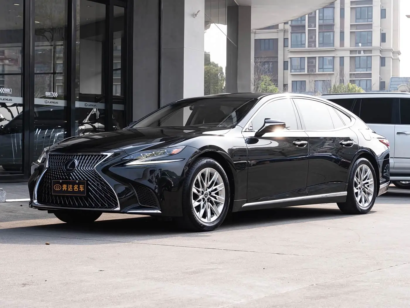 Lexus LS 2020 — Şəkil 1/20