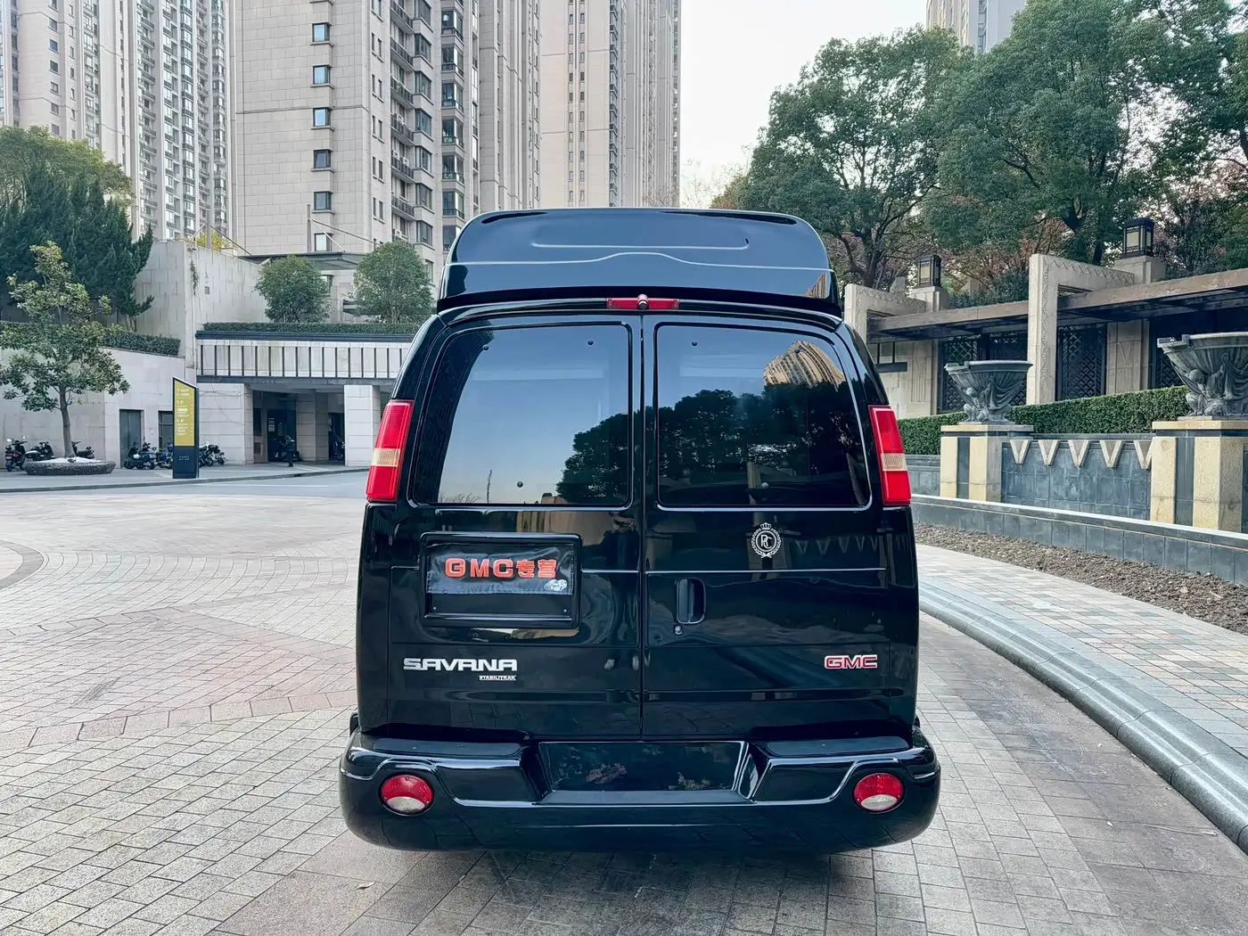 GMC Savana 2017 — Фото 6/17