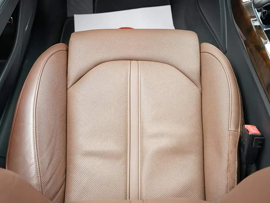 Audi A8 2014 — Photo 19/20