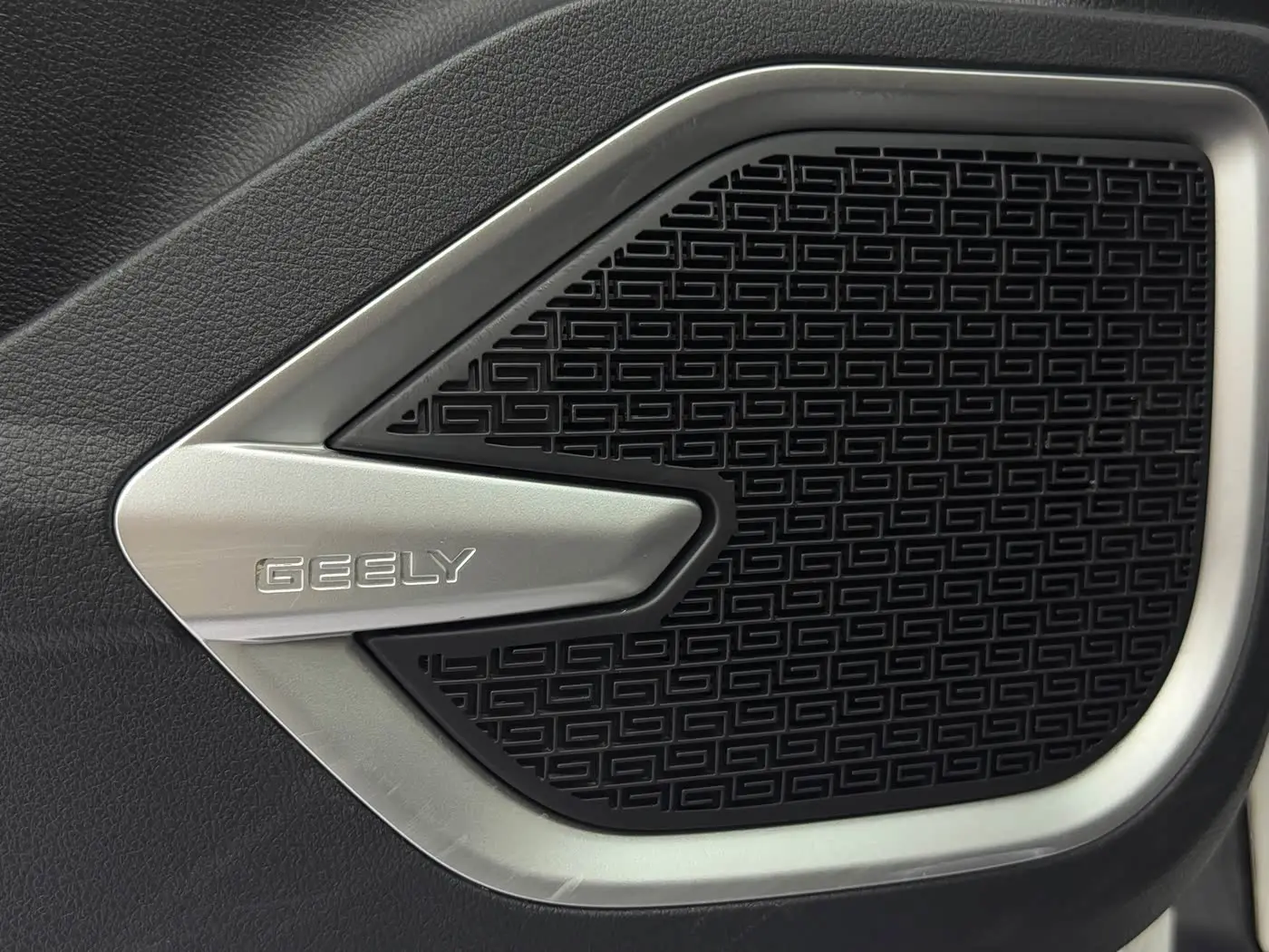 Geely Emgrand X6 2022 — Фото 9/20