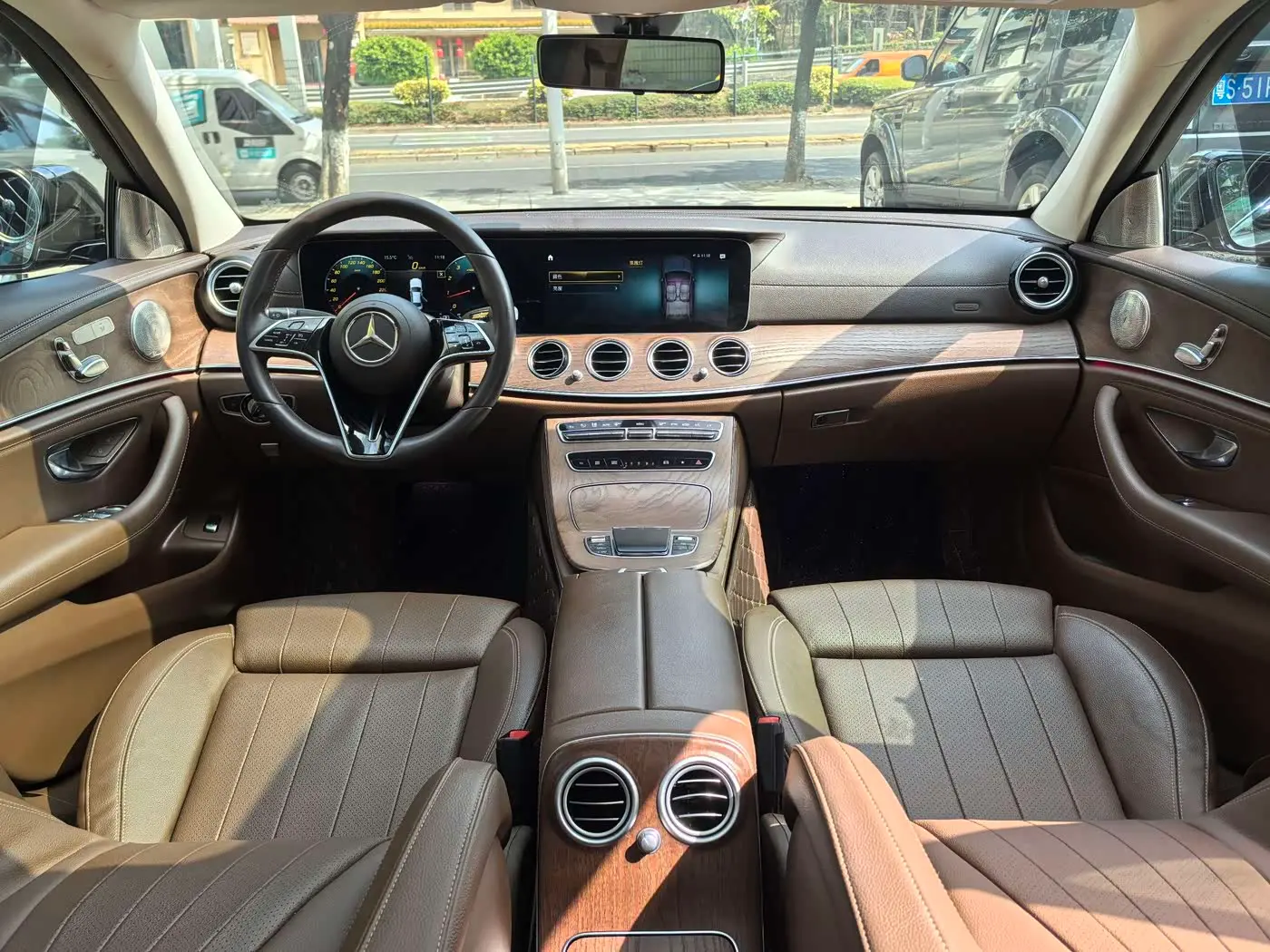 Mercedes-Benz E-Class 2022 — Фото 8/15