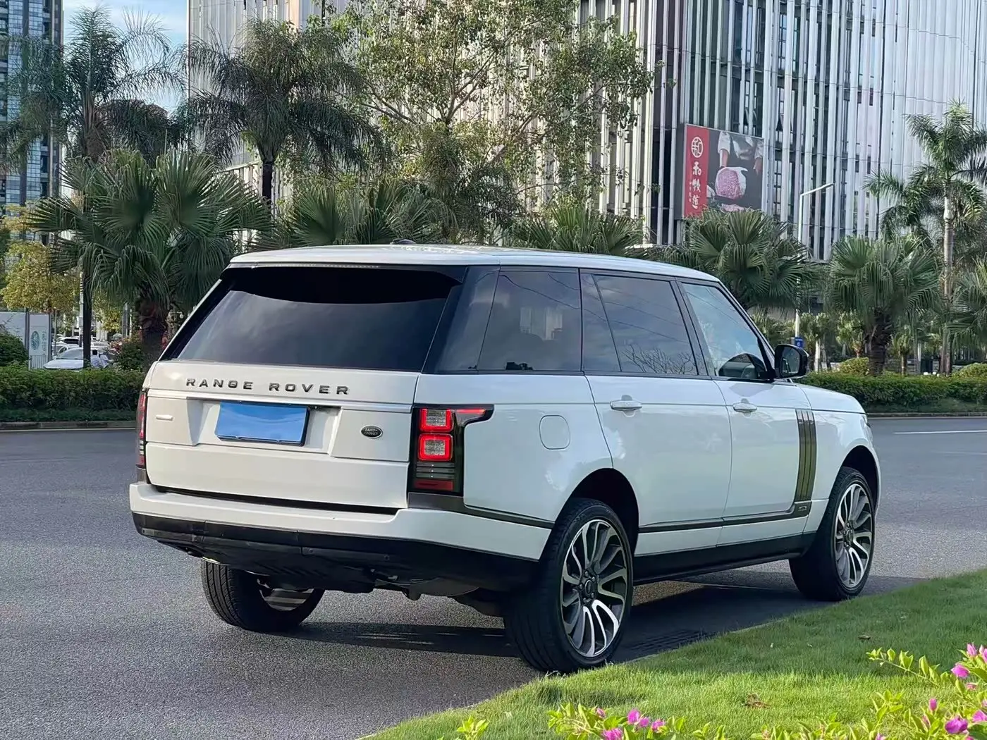 Land Rover Range Rover 2017 — Photo 16/18