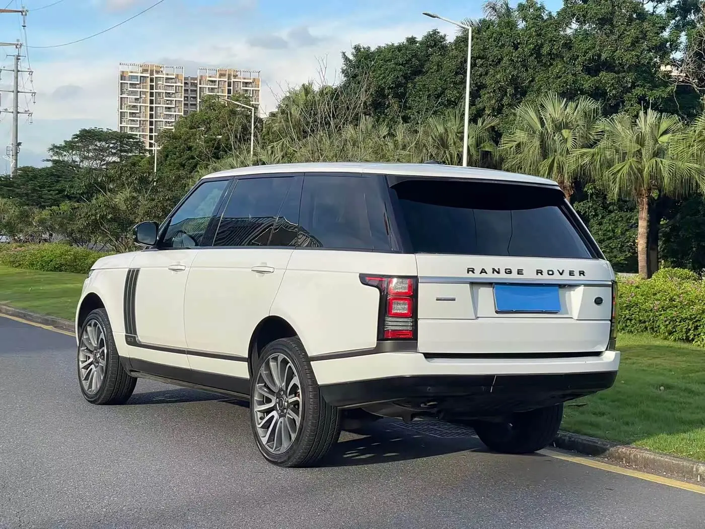Land Rover Range Rover 2017 — Photo 17/18