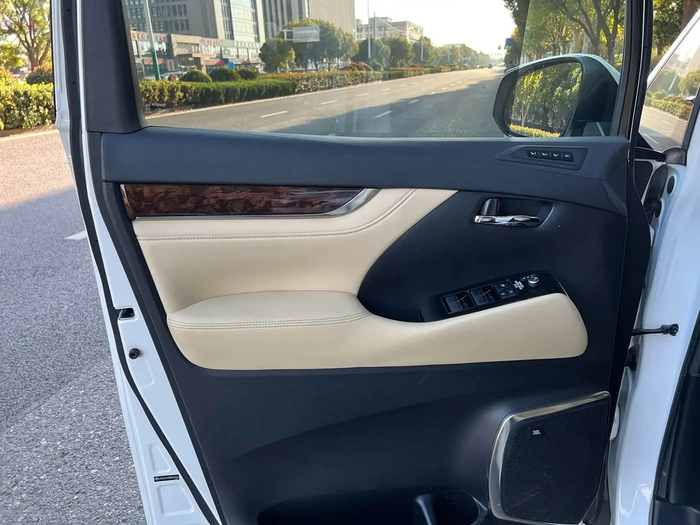 Toyota Alphard 2021 — Photo 9/20
