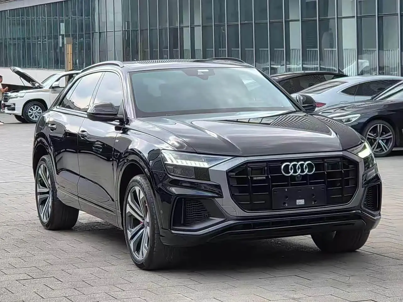 Audi Q8 2020 — Photo 3/11