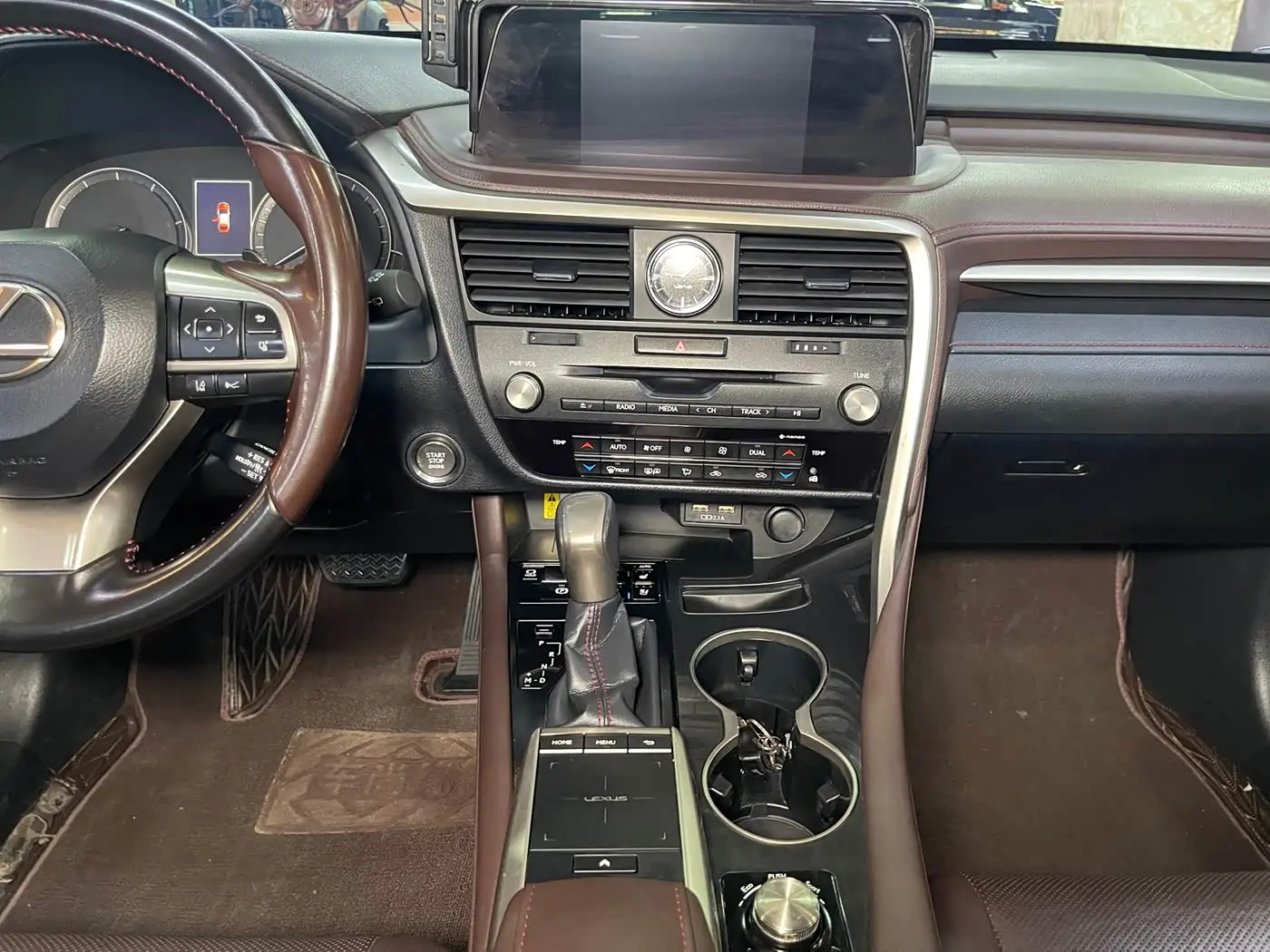 Lexus RX 2020 — Şəkil 11/17