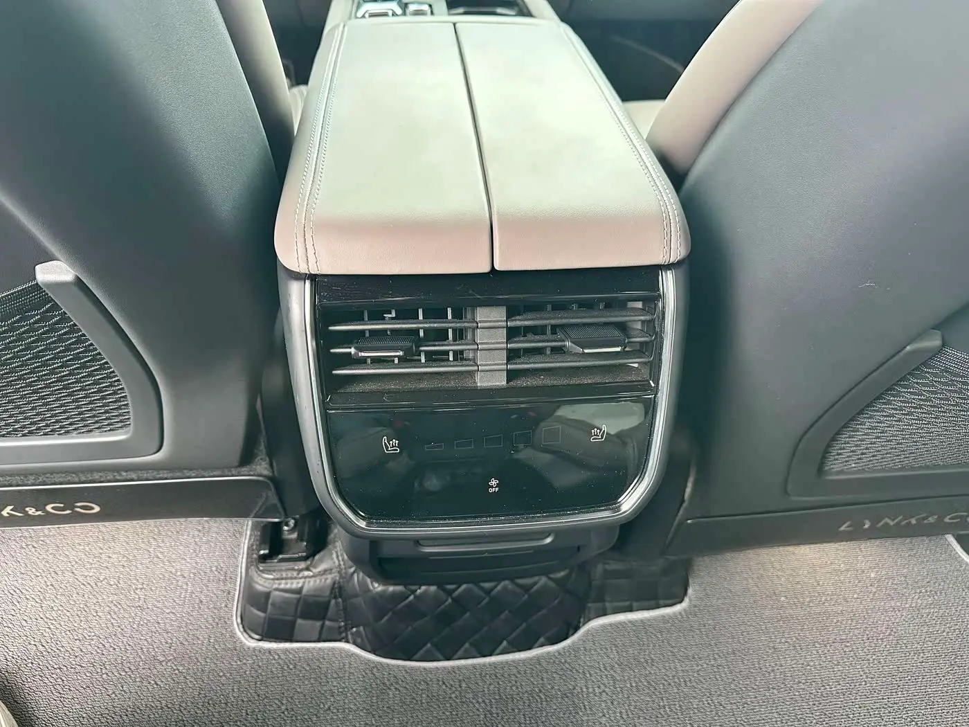 Lynk & Co 09 EM-P 2023 — Photo 19/20