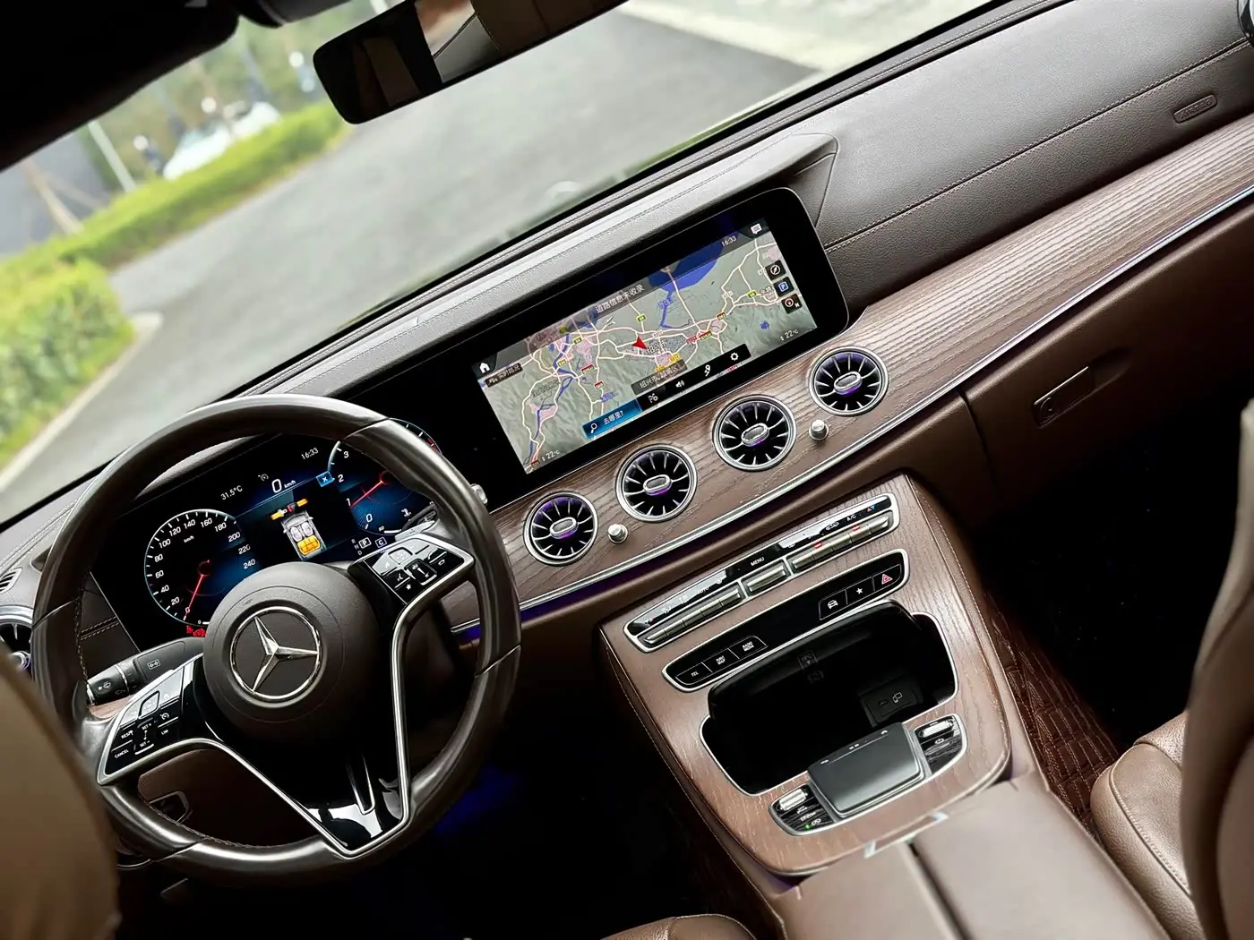 Mercedes-Benz E-Class 2021 — Photo 17/18
