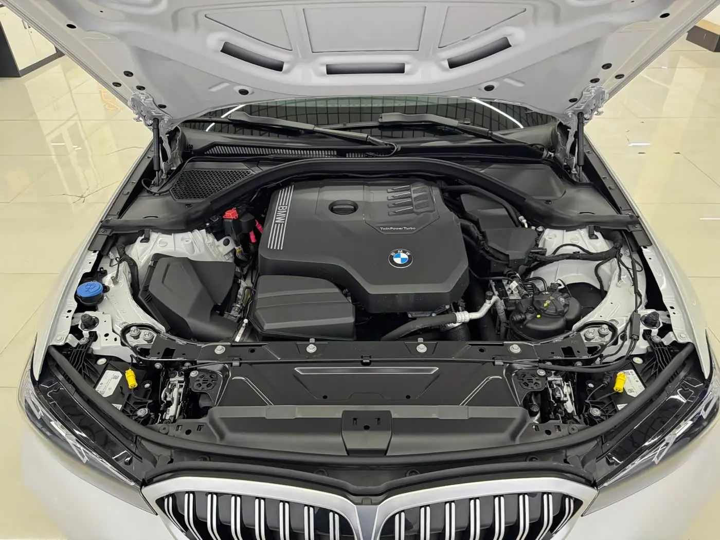 BMW 3 Series 2023 — Фото 13/16
