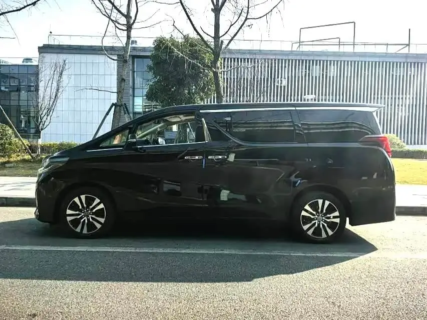 Toyota Alphard 2018 — Photo 2/7