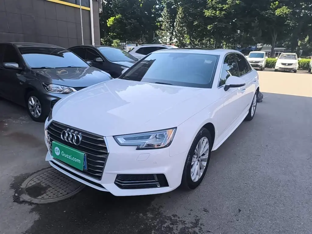 Audi A4L 2020 — Фото 2/20