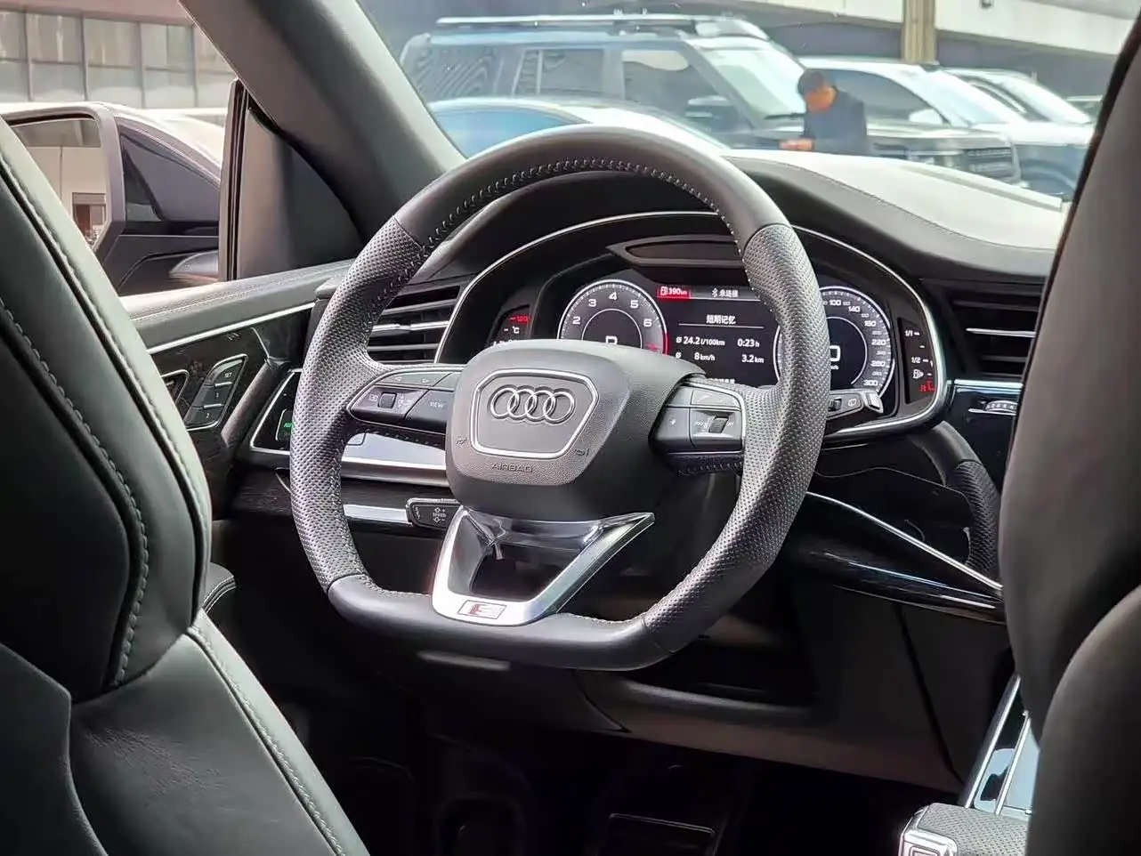 Audi Q8 2020 — Photo 5/11