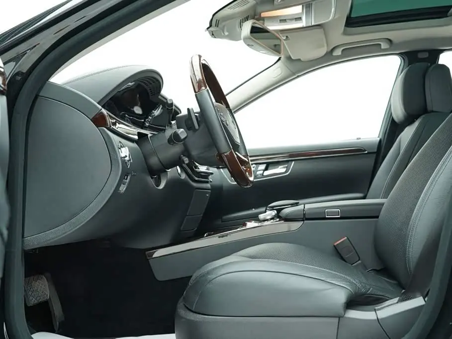 Mercedes-Benz S-Class 2011 — Photo 10/20