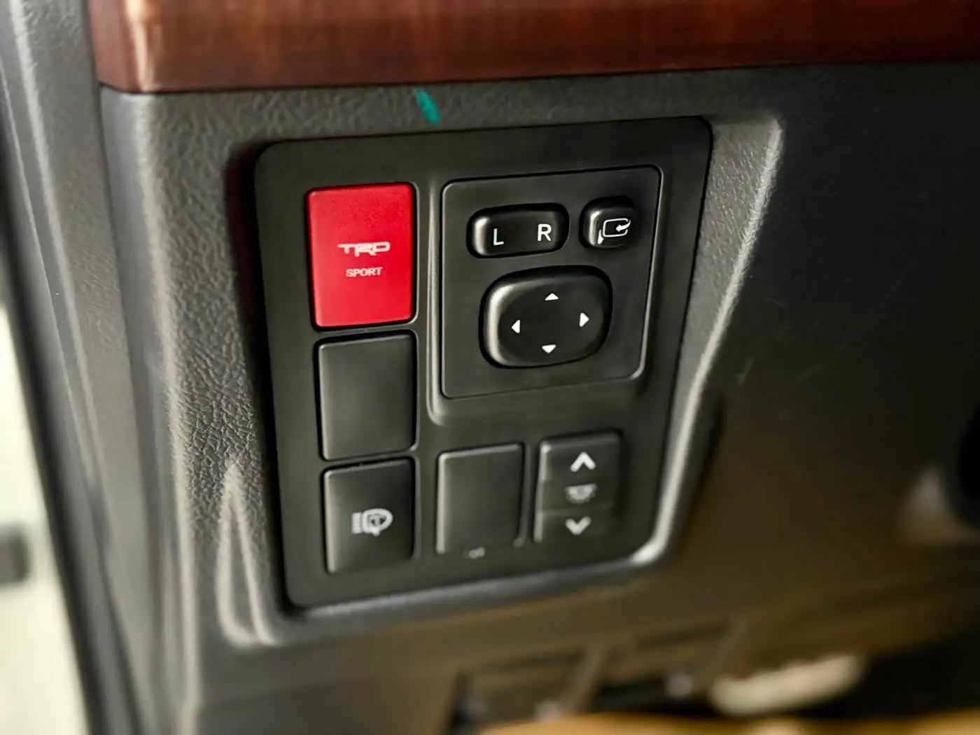 Toyota Prado 2016 — Фото 4/19