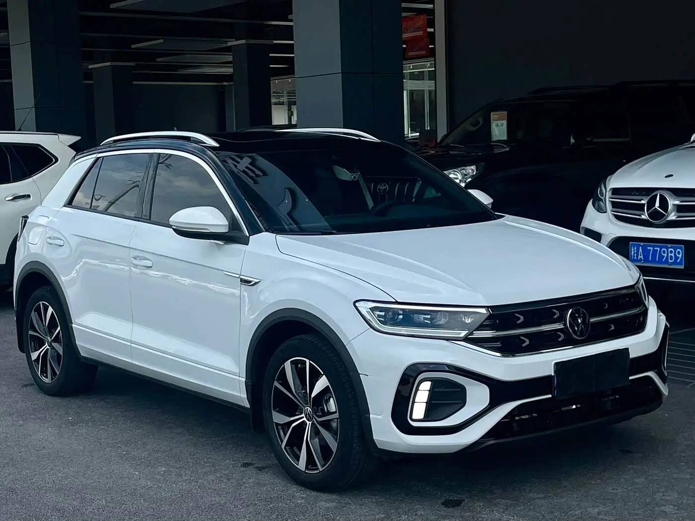 Volkswagen T-ROC 2023 — Фото 2/20