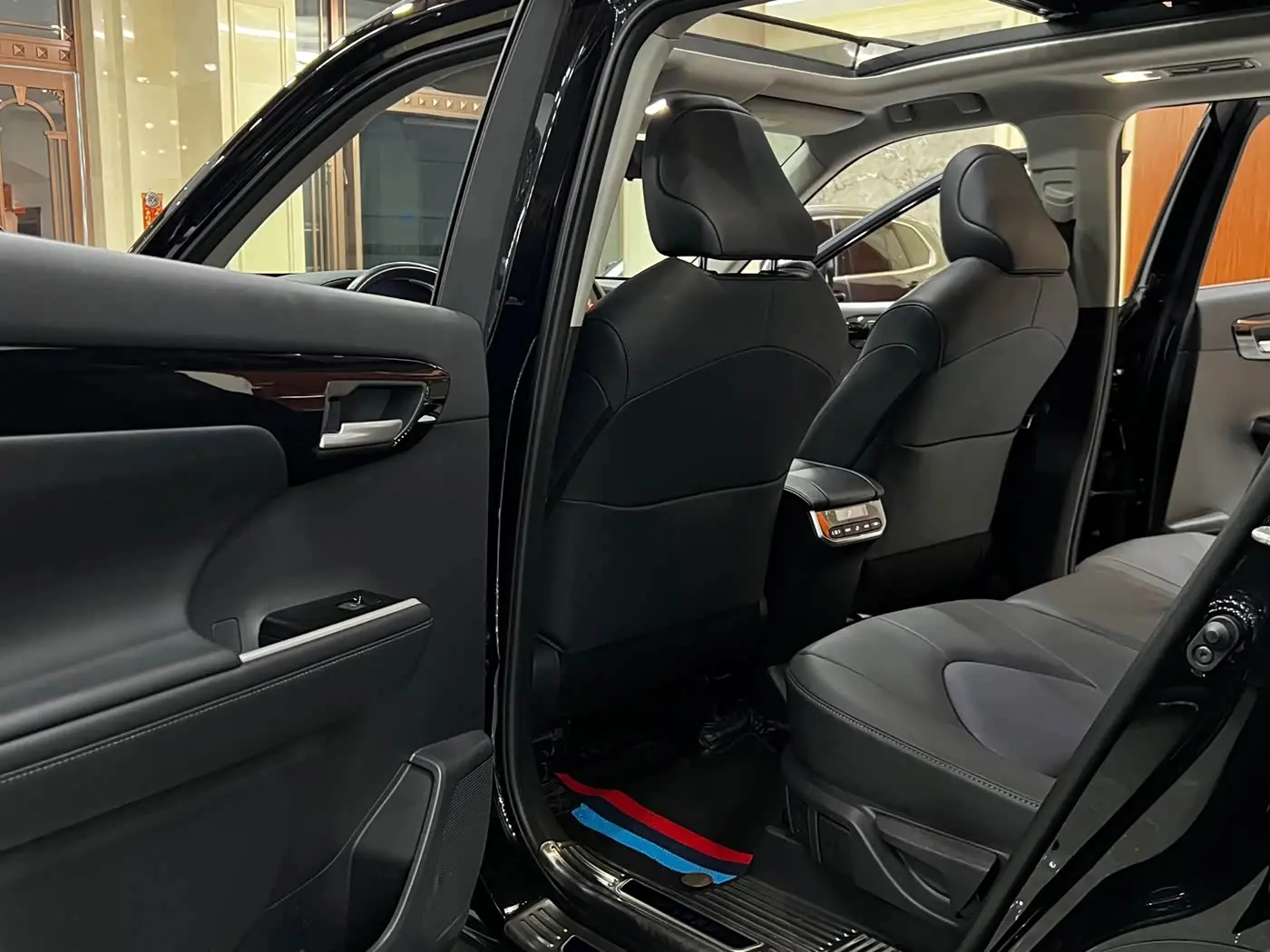 Toyota Highlander 2024 — Фото 11/20