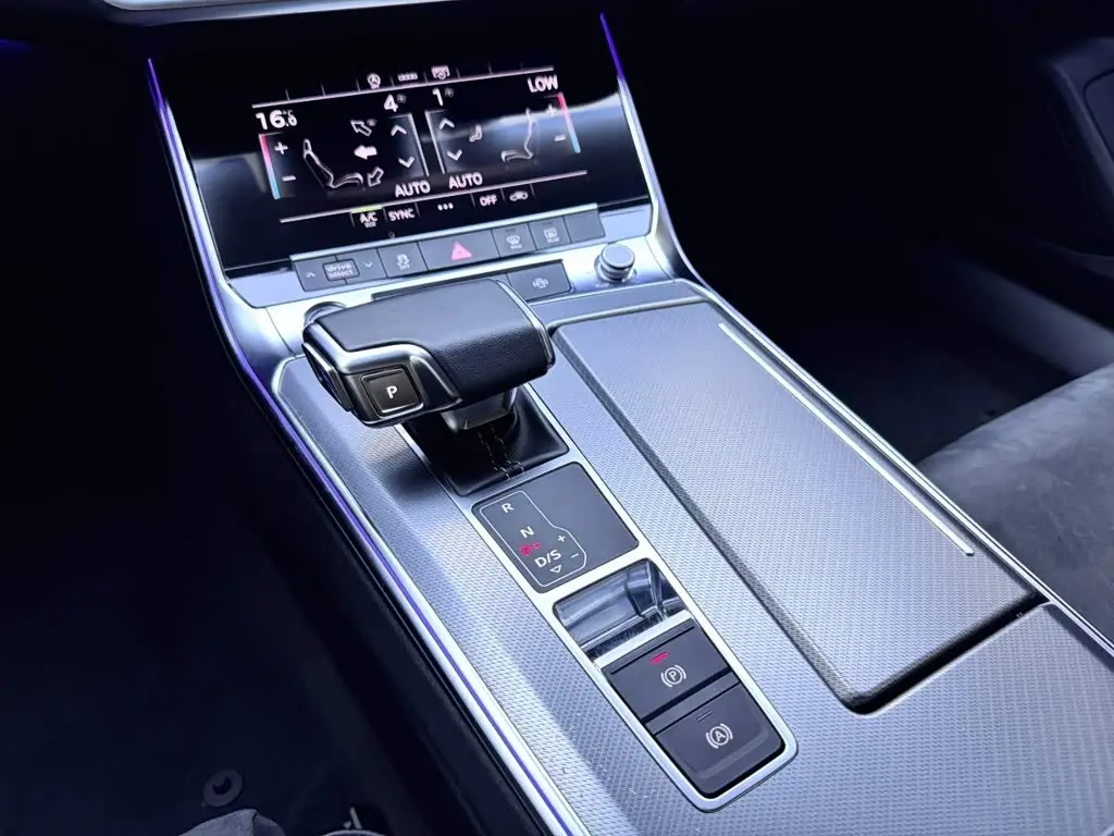 Audi A7L 2024 — Photo 16/19