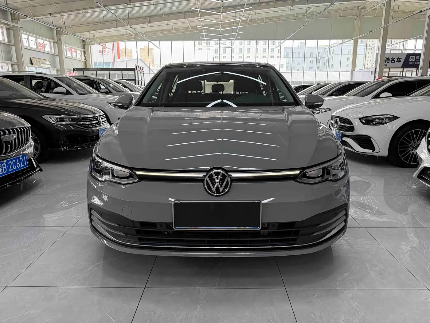 Volkswagen Golf 2023 — Photo 2/20