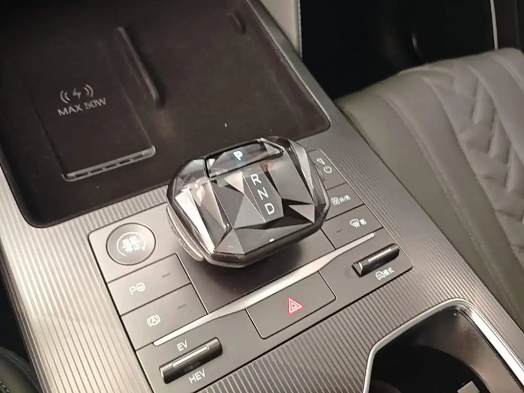 BYD Song L DM-i 2025 — Şəkil 14/20