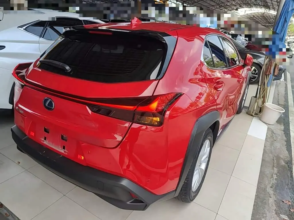 Lexus UX 2020 — Photo 7/20