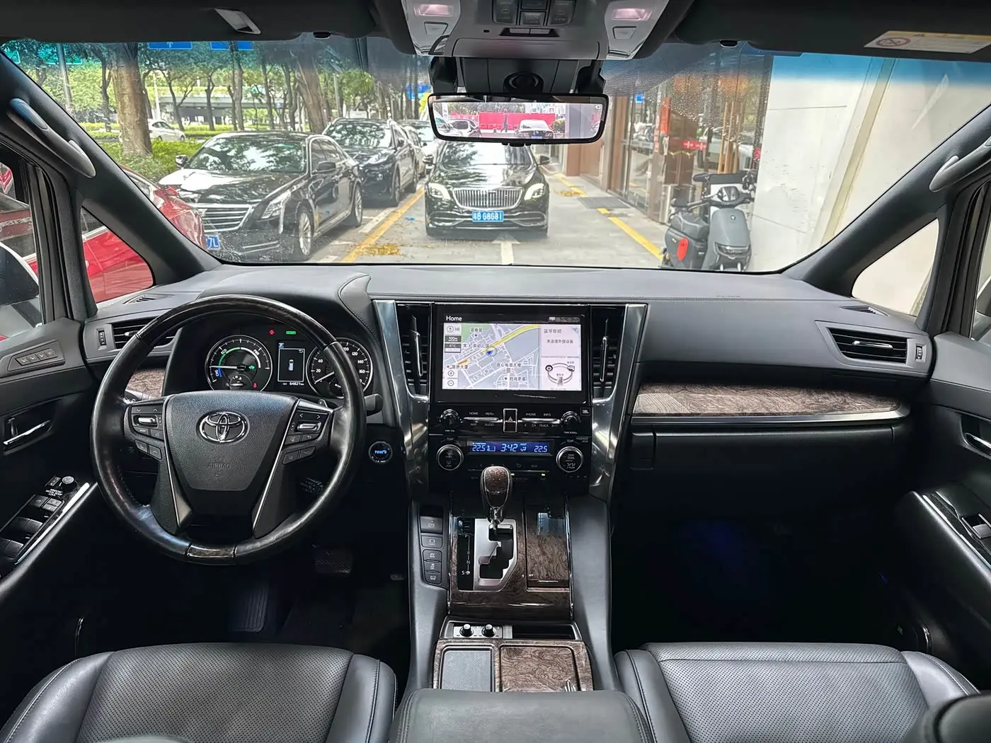 Toyota Vellfire 2022 — Photo 6/20