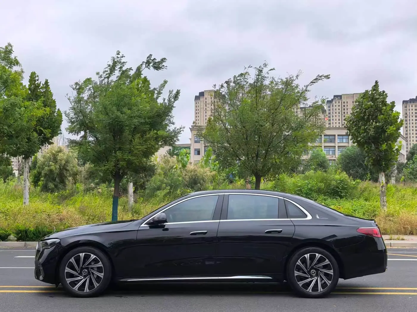 Mercedes-Benz E-Class 2024 — Photo 9/20