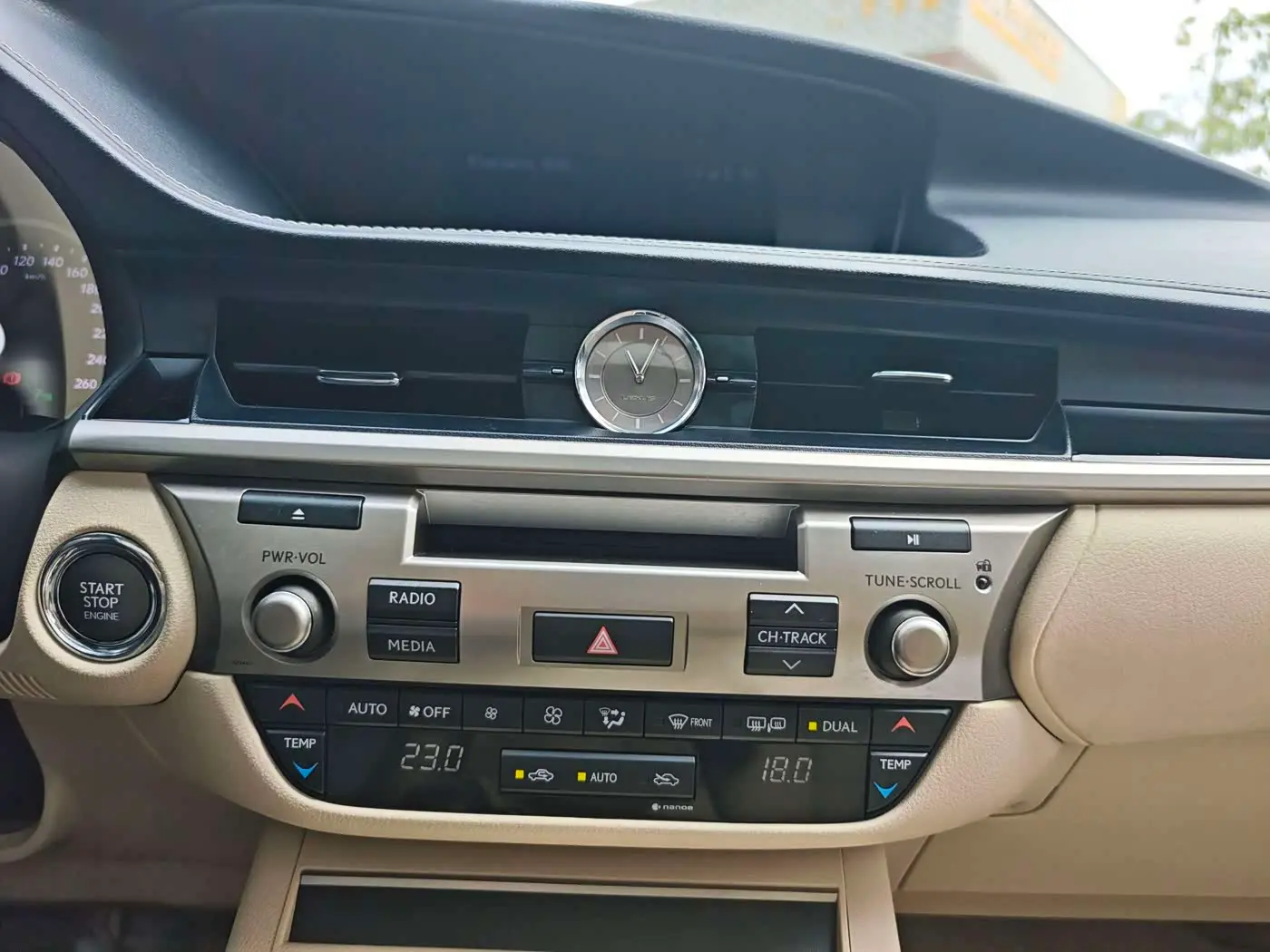 Lexus ES 2015 — Photo 10/20
