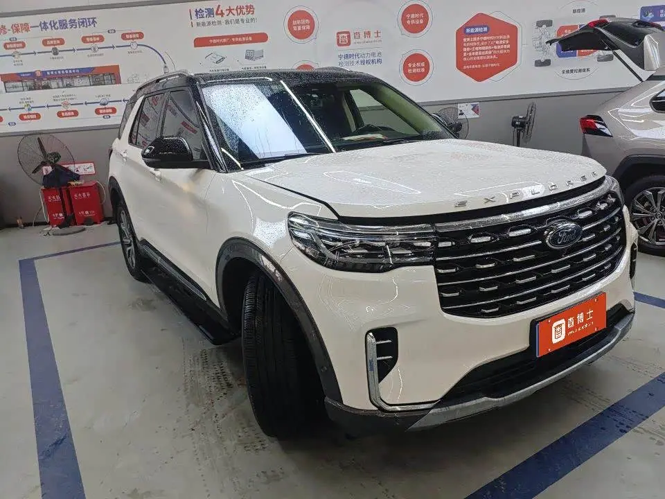 Ford Explorer 2023 — Photo 2/16