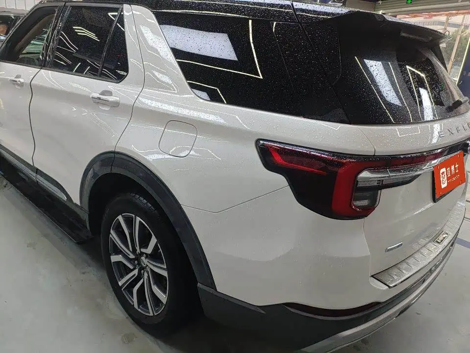 Ford Explorer 2023 — Photo 15/16