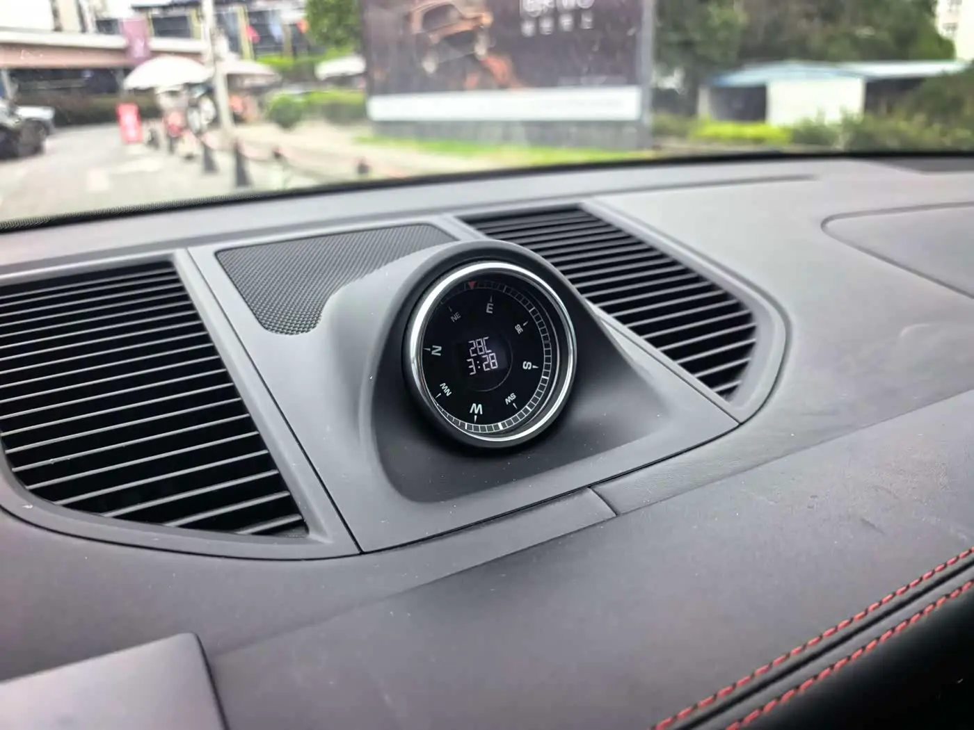 Porsche Macan 2020 — Photo 19/20