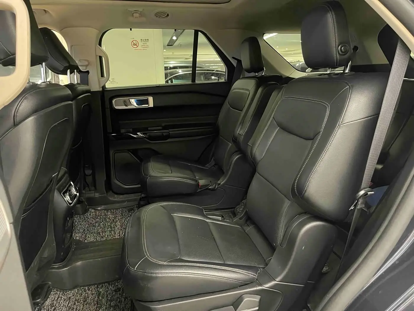 Ford Explorer 2020 — Photo 14/17