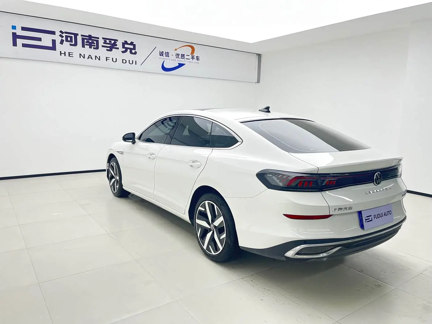 Volkswagen Lamando 2023 — Photo 12/12