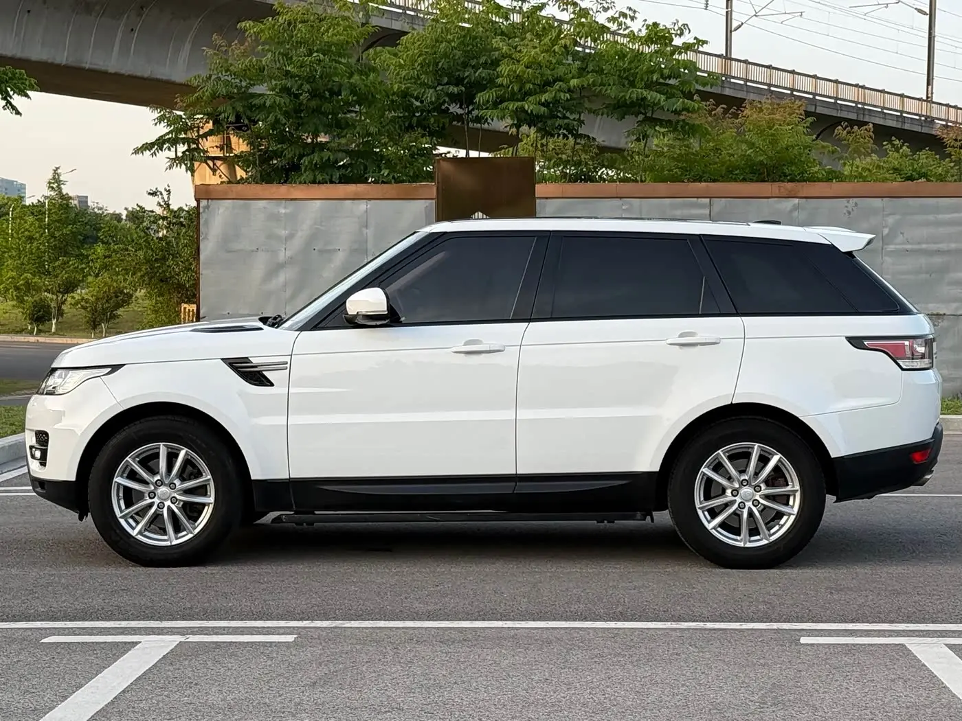 Land Rover Range Rover Sport 2016 — Photo 7/16