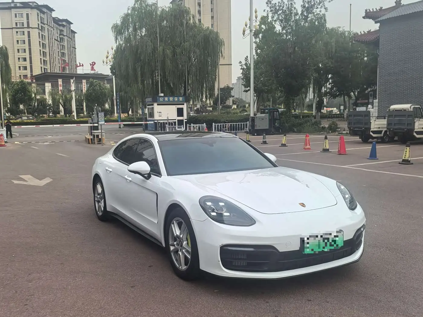 Porsche Panamera New Energy 2022 — Photo 3/9