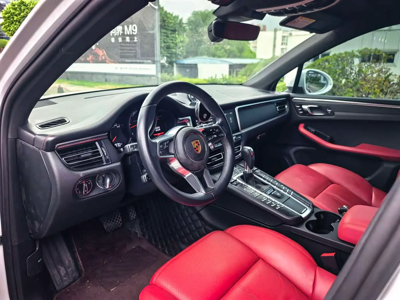 Porsche Macan 2020 — Photo 8/20