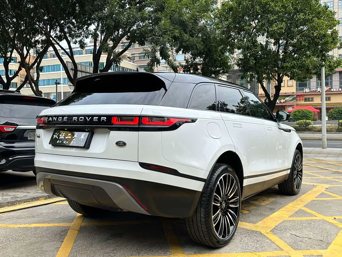 Land Rover Range Rover Velar 2019 — Photo 5/17