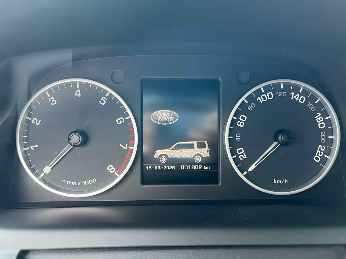 Land Rover Discovery 2016 — Şəkil 8/12