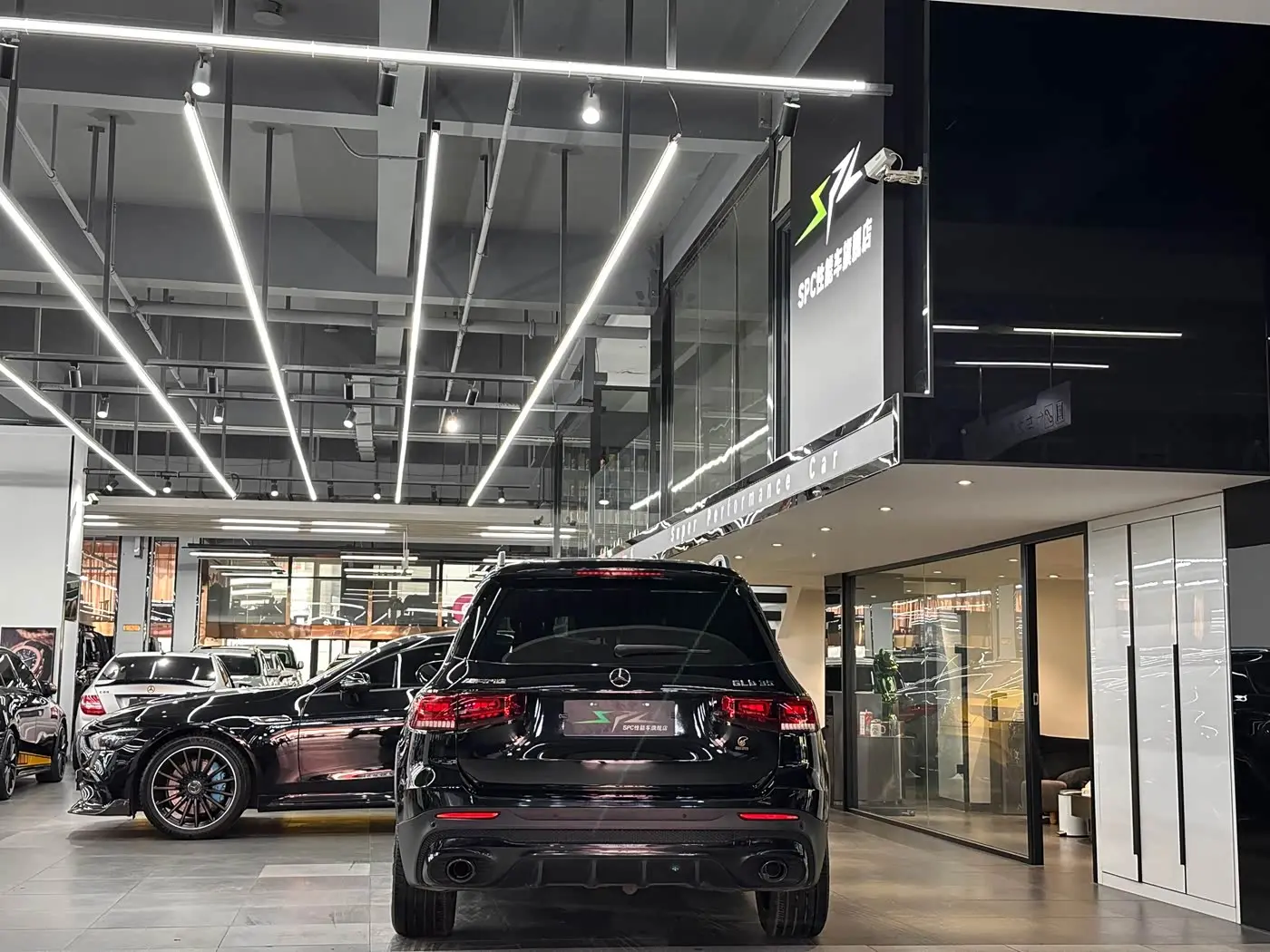 Mercedes-Benz GLB AMG 2023 — Photo 17/20