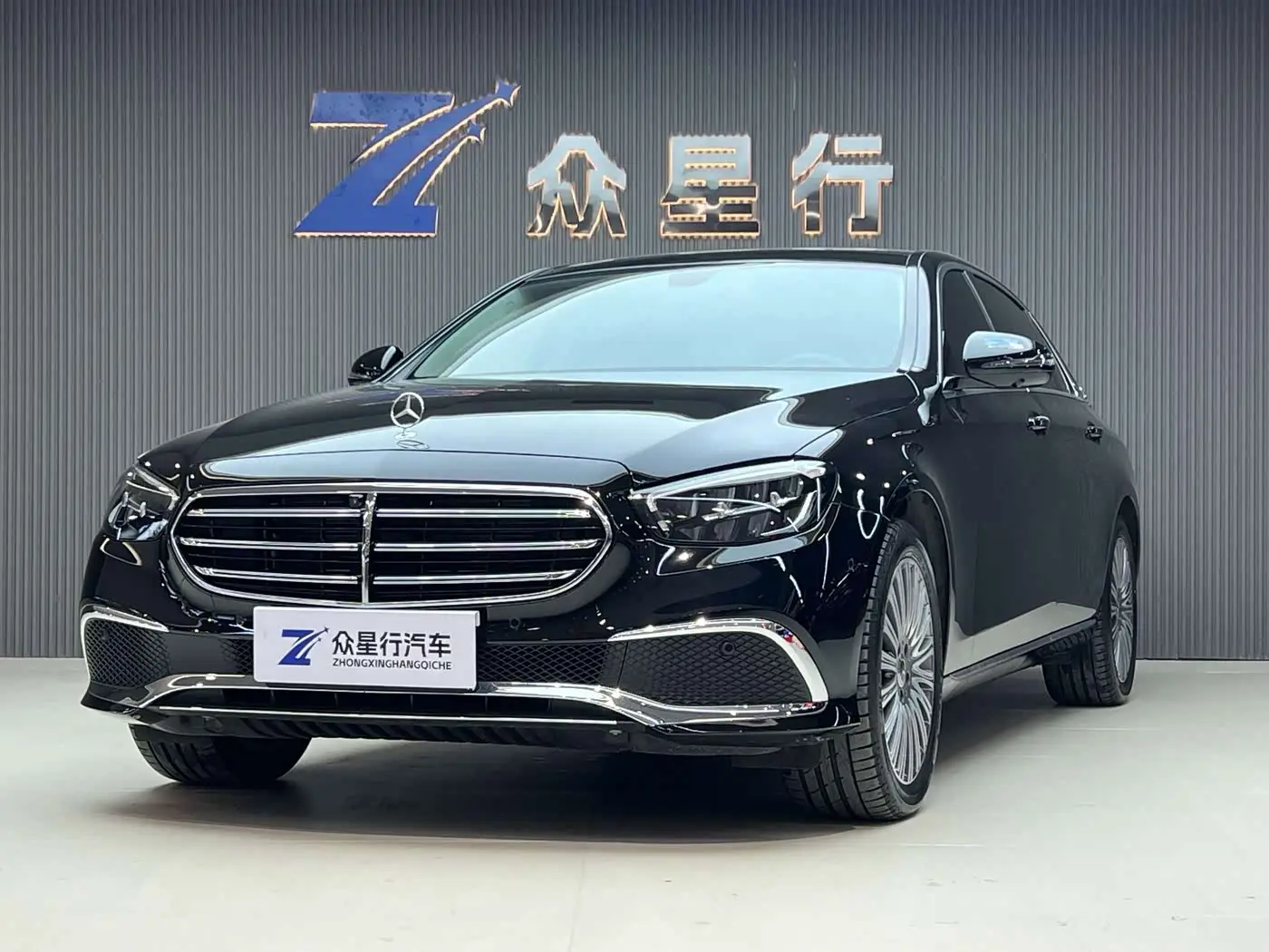 Mercedes-Benz E-Class 2023 — Photo 1/20