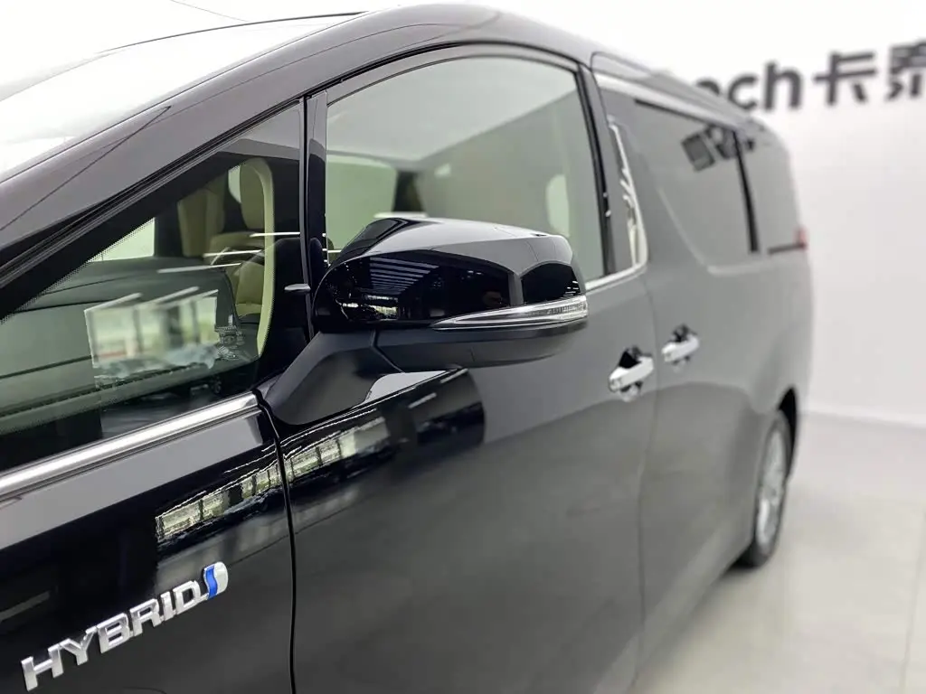 Toyota Alphard 2022 — Photo 10/20