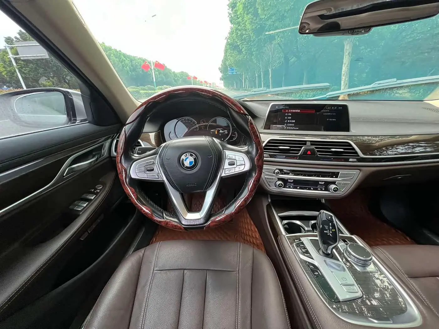 BMW 7 Series 2018 — Photo 8/18