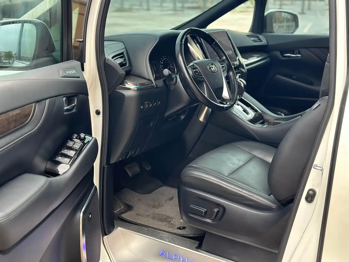 Toyota Alphard 2022 — Photo 4/9