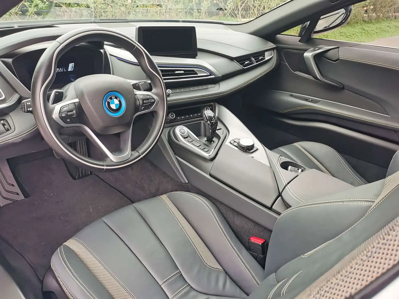 BMW i8 2018 — Photo 13/20