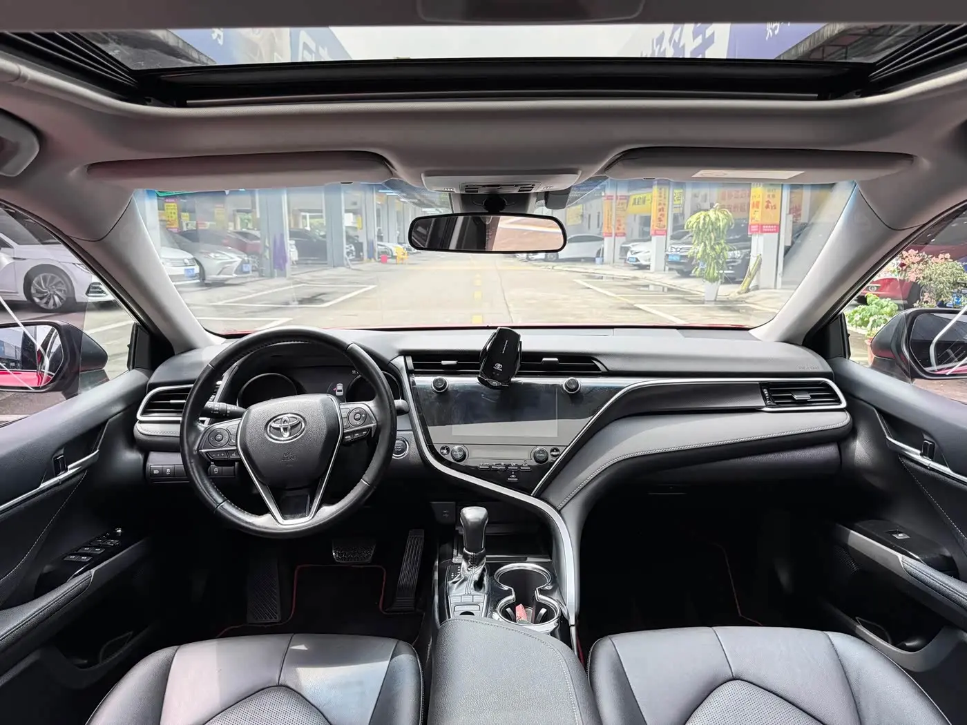 Toyota Camry 2019 — Фото 12/20