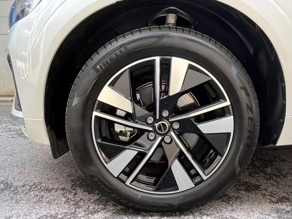Volvo XC60 2025 — Photo 6/14