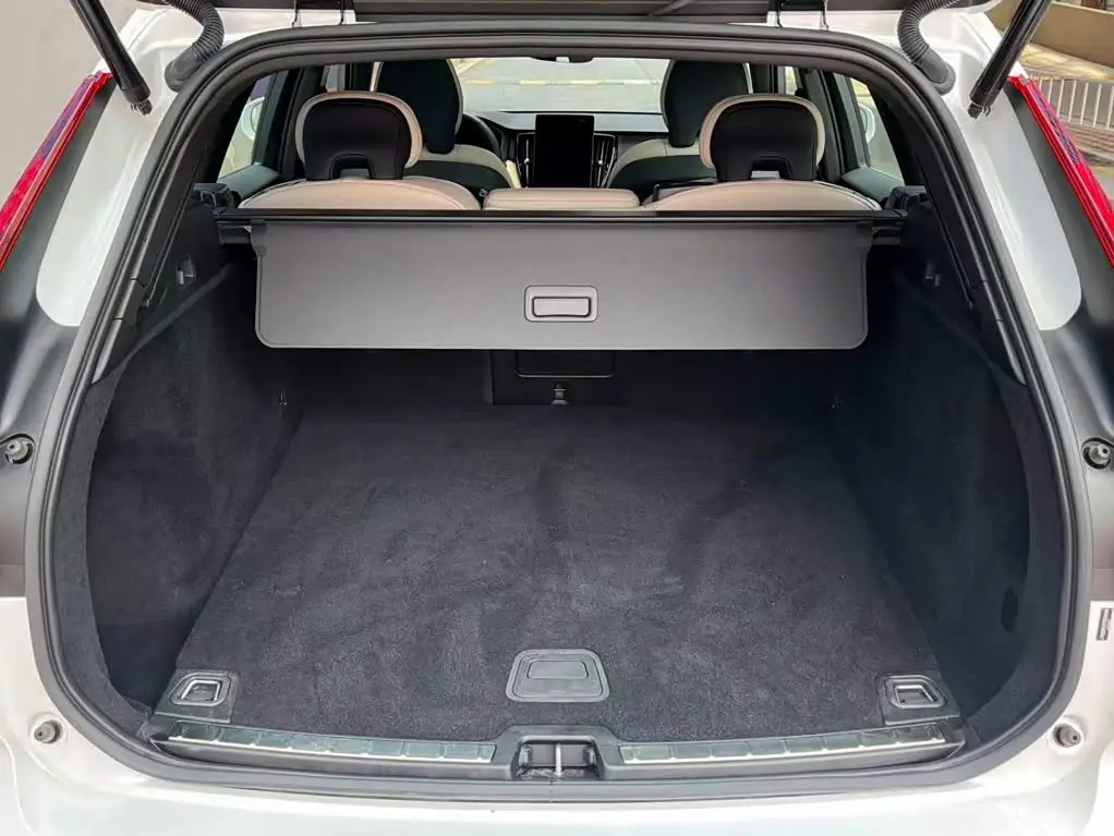 Volvo XC60 2025 — Photo 8/14