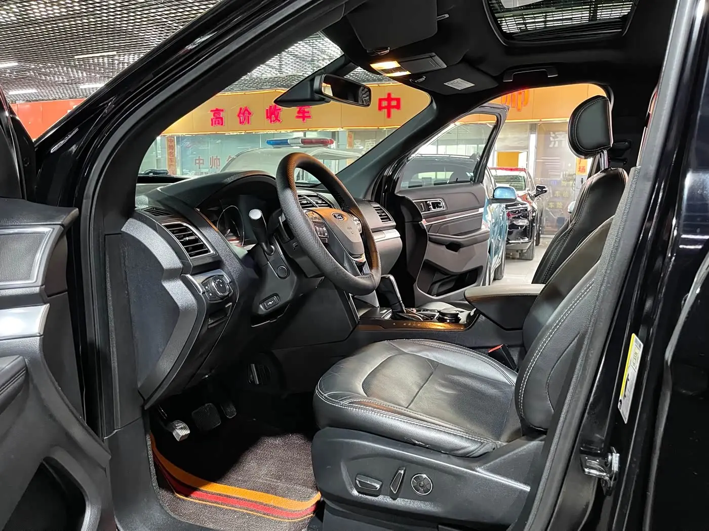Ford Explorer 2018 — Photo 7/11
