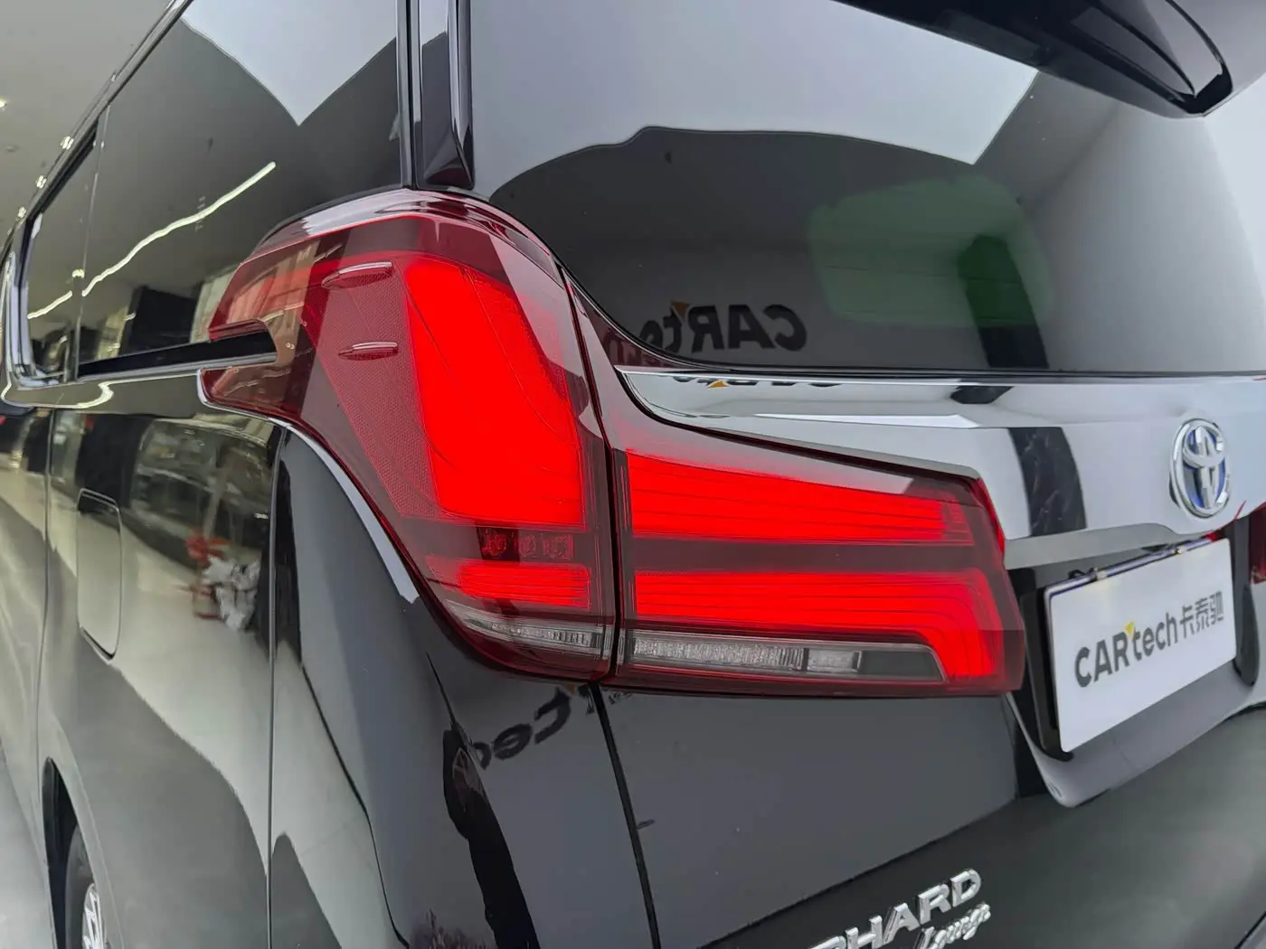 Toyota Alphard 2021 — Photo 6/20