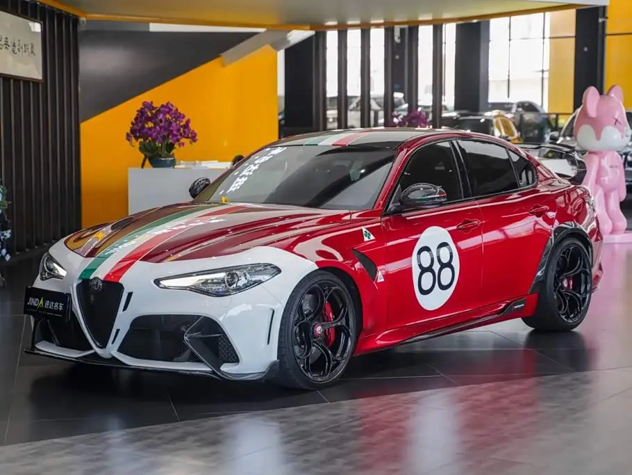 Alfa Romeo Giulia 2023 — Фото 1/19